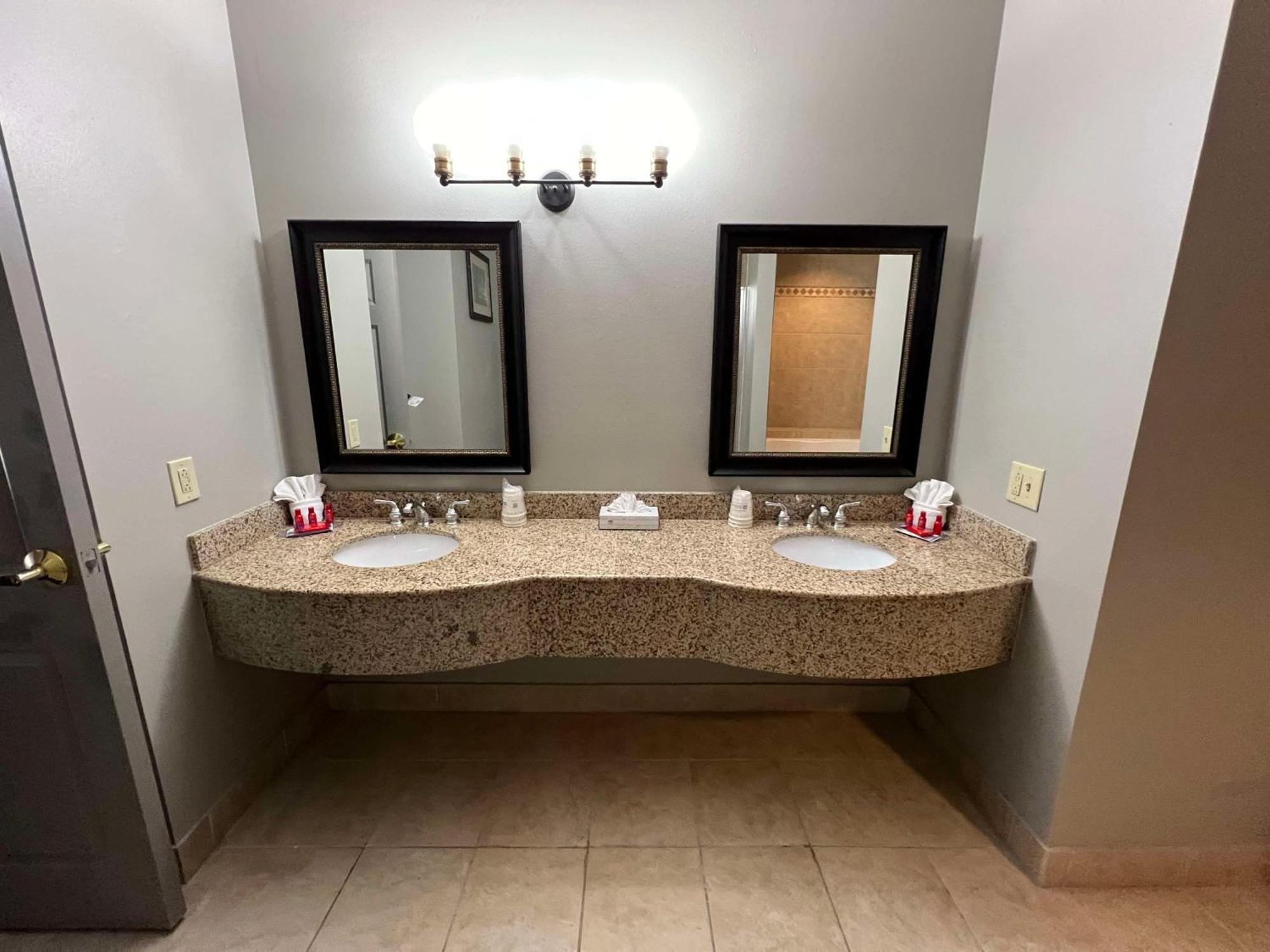 Hotel Big Country & Suites, Surestay Collection By Bw 3*