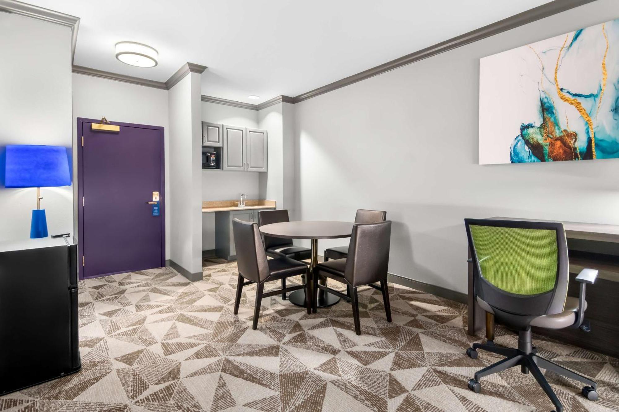 Big Country & Suites, Surestay Collection By Bw Hotel 3*