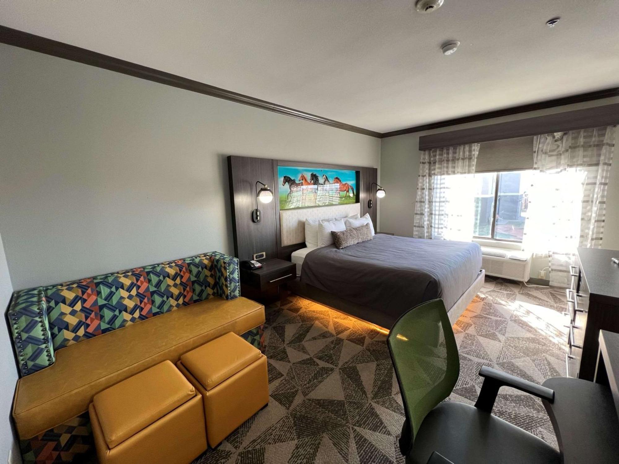 Big Country & Suites, Surestay Collection By Bw Hotel